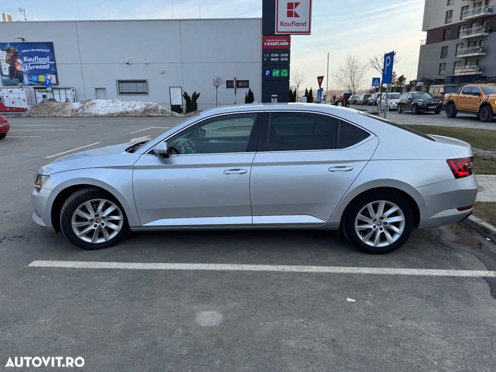 Skoda Superb 2.0 TDI DSG Ambition - 8