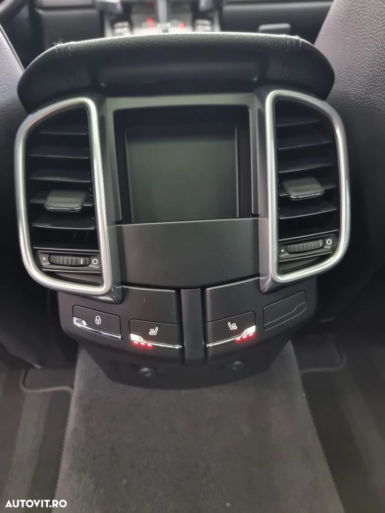 Porsche Cayenne - 18