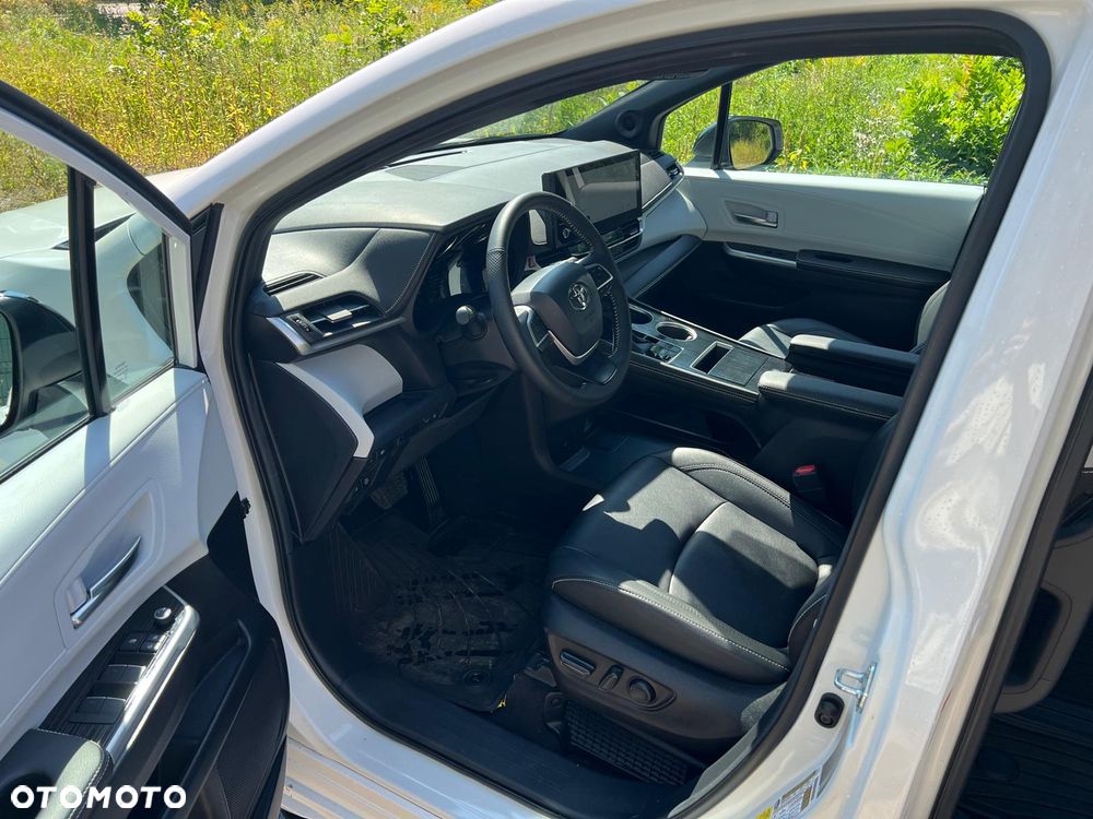 Toyota Sienna - 17