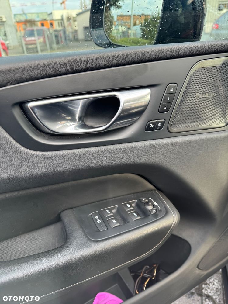 Volvo XC 60 B4 B Plus Dark - 9