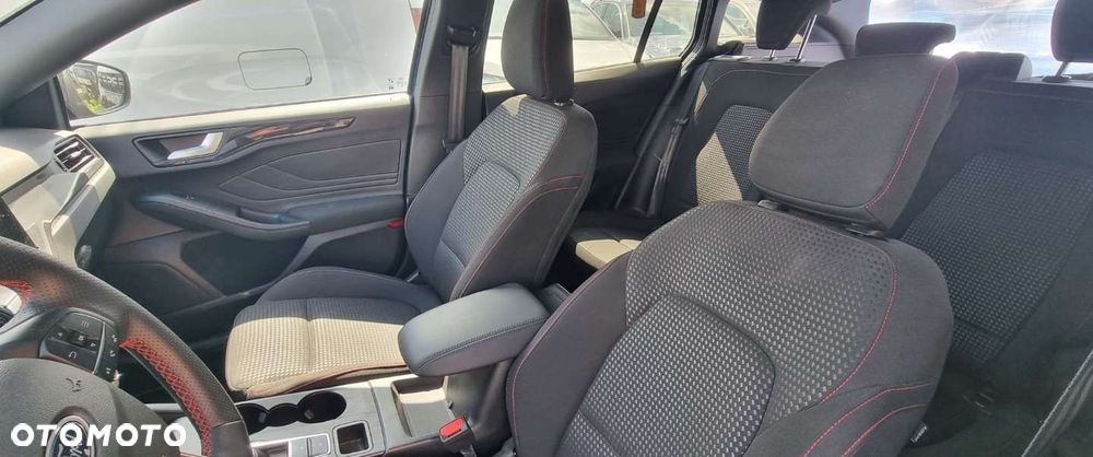 Ford Focus - 8