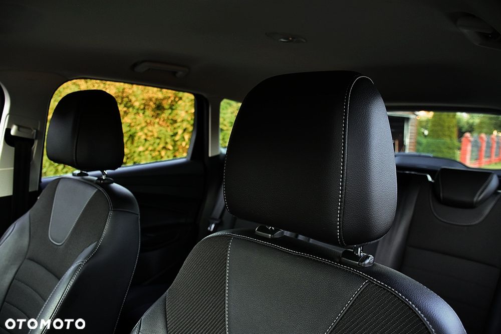 Ford Kuga 2.0 TDCi 2x4 Titanium - 35