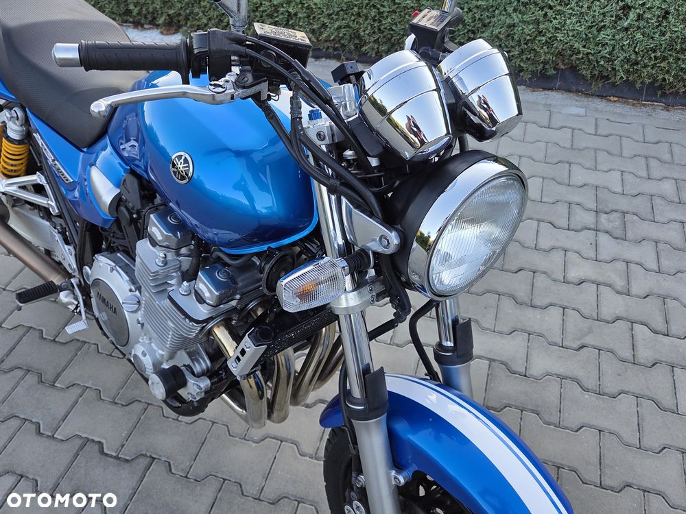 Yamaha XJR - 16