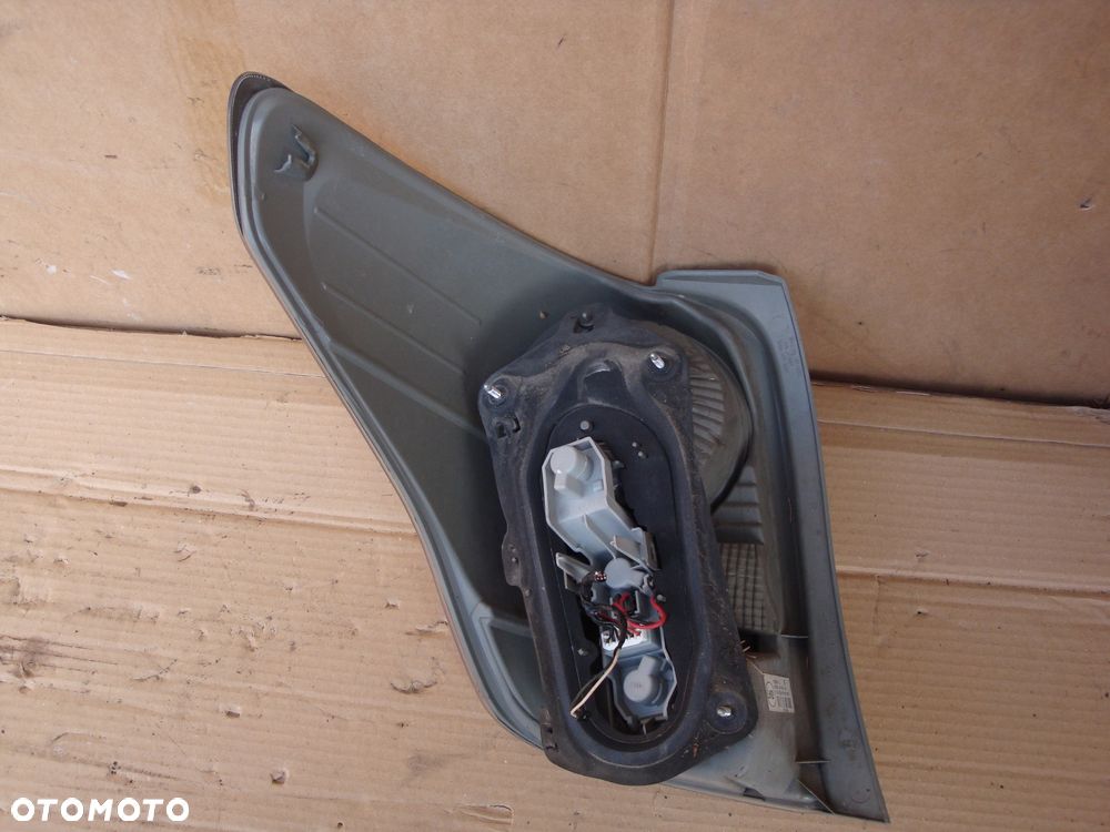 TOYOTA VERSO 13-18 lift lampa prawa tylna Europa - 2