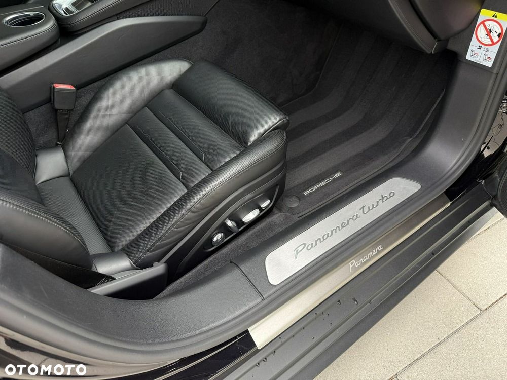 Porsche Panamera Turbo - 15