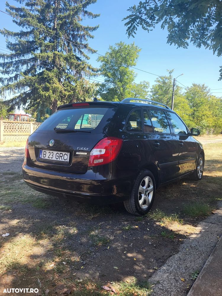 Skoda Fabia 2012 photo 2
