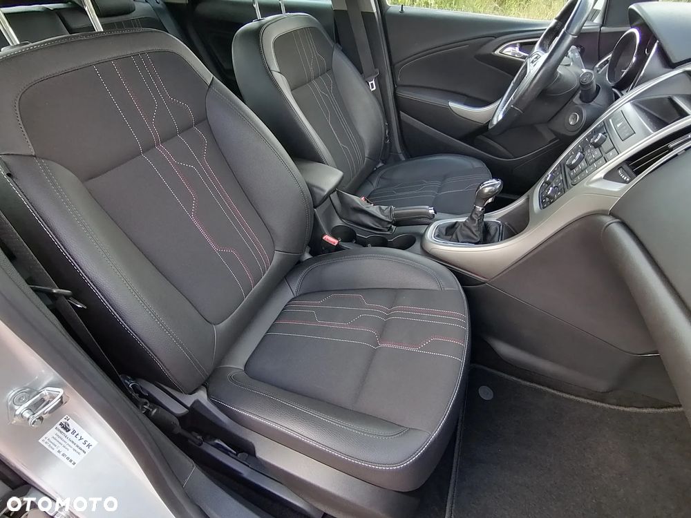 Opel Astra 1.4 Turbo 150 Jahre - 18