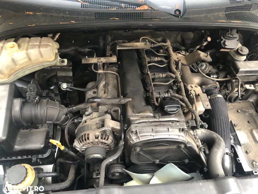 Dezmembrez Kia Sorento automat diesel 2005 - 9
