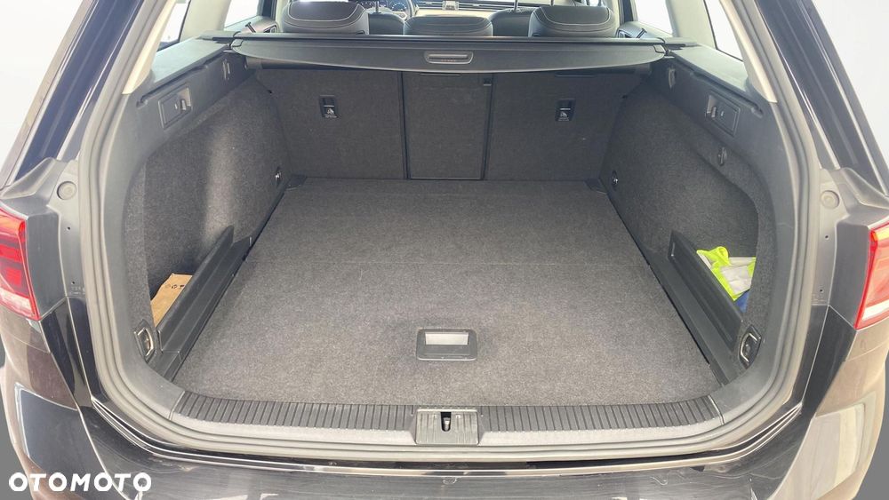 Volkswagen Passat - 12