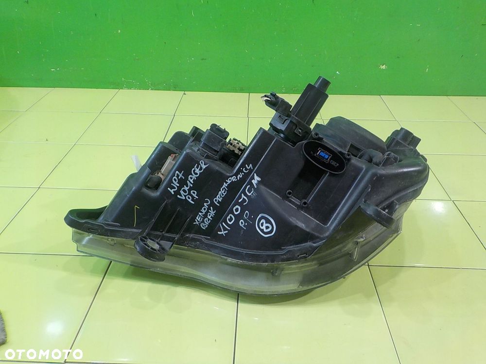 GRAND VOYAGER IV LIFT 2.8 CRD AUT 07r 5D XENON lampa prawa przod 1LL263060 - 5