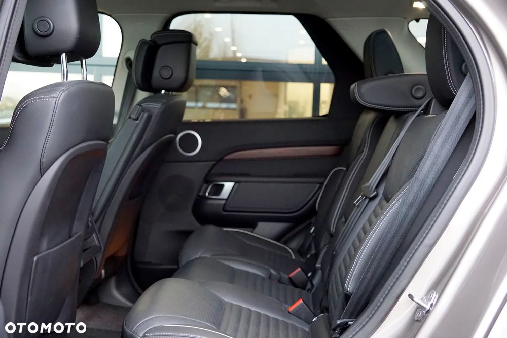 Land Rover Discovery D250 SE - 21