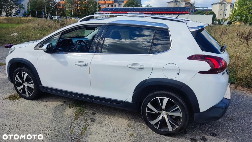 Peugeot 2008 1.2 PureTech Allure S&S - 4