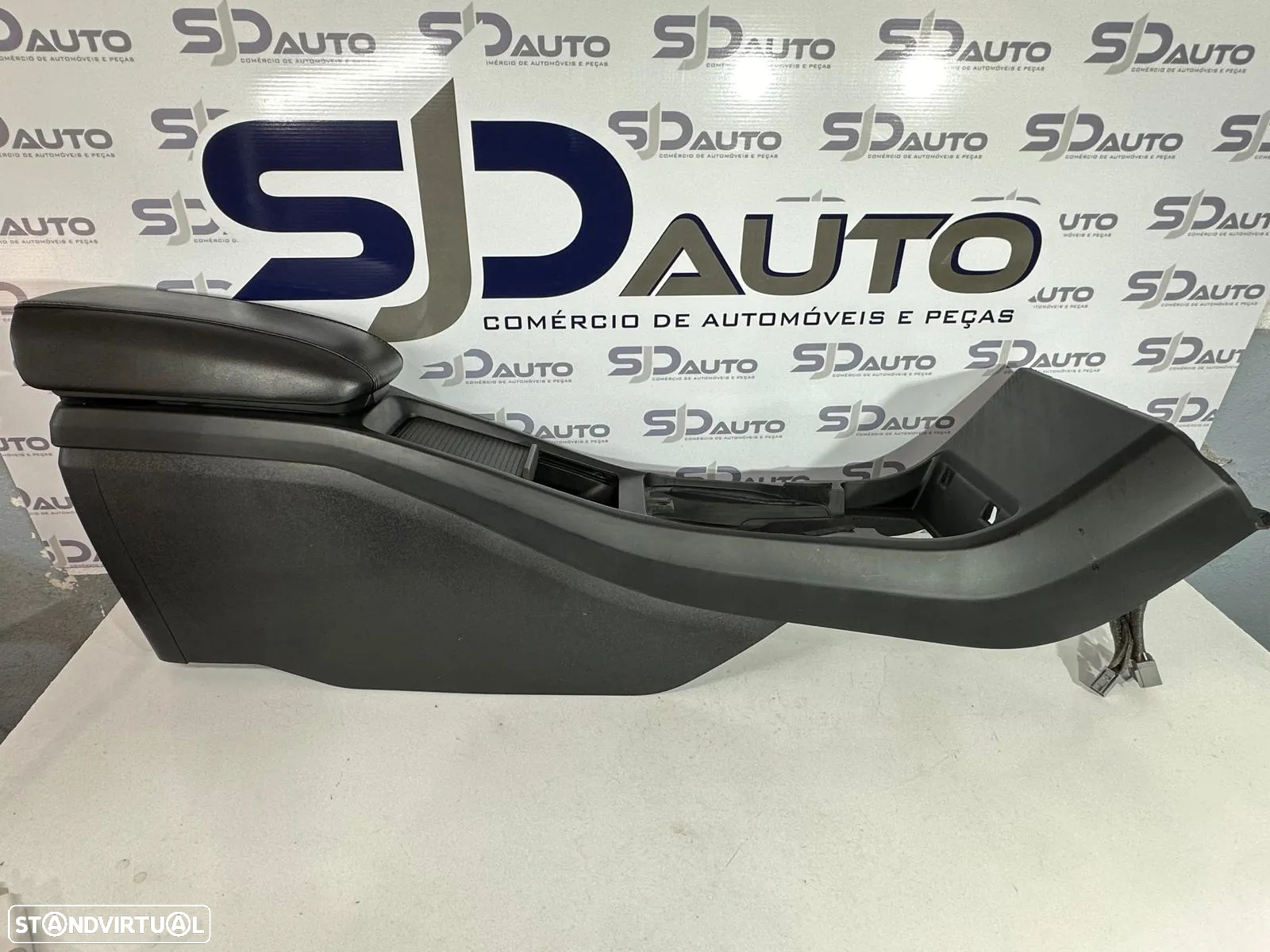 Apoio Braço / Consola Central - Volvo V40 R-Design - 3