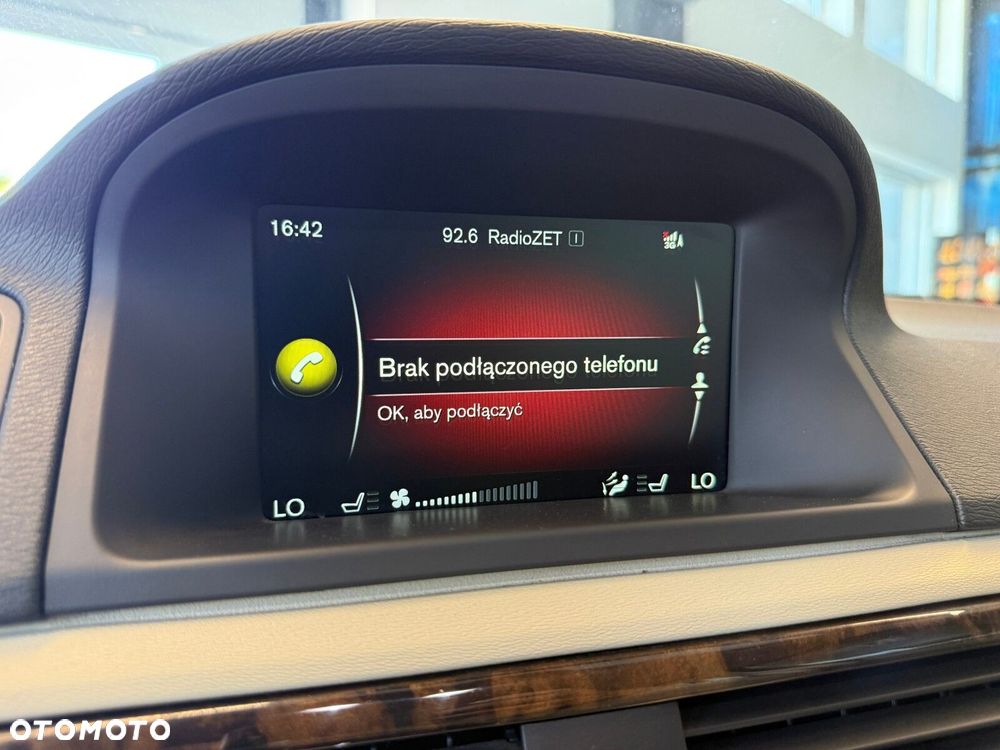 Volvo XC 70 - 24