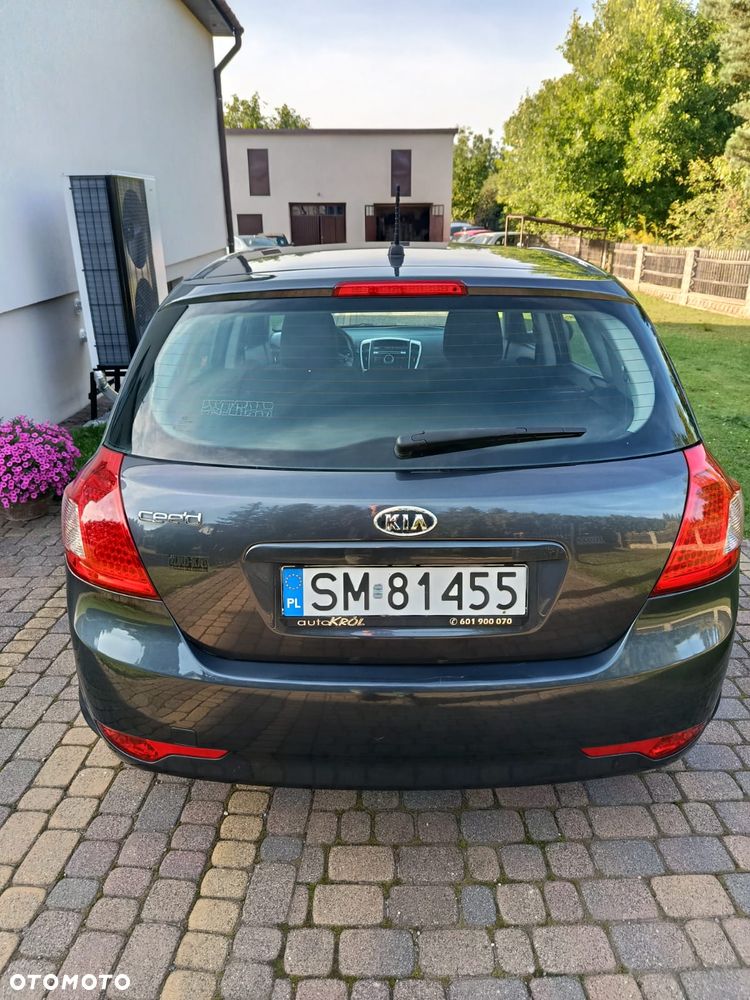 Kia Ceed - 4