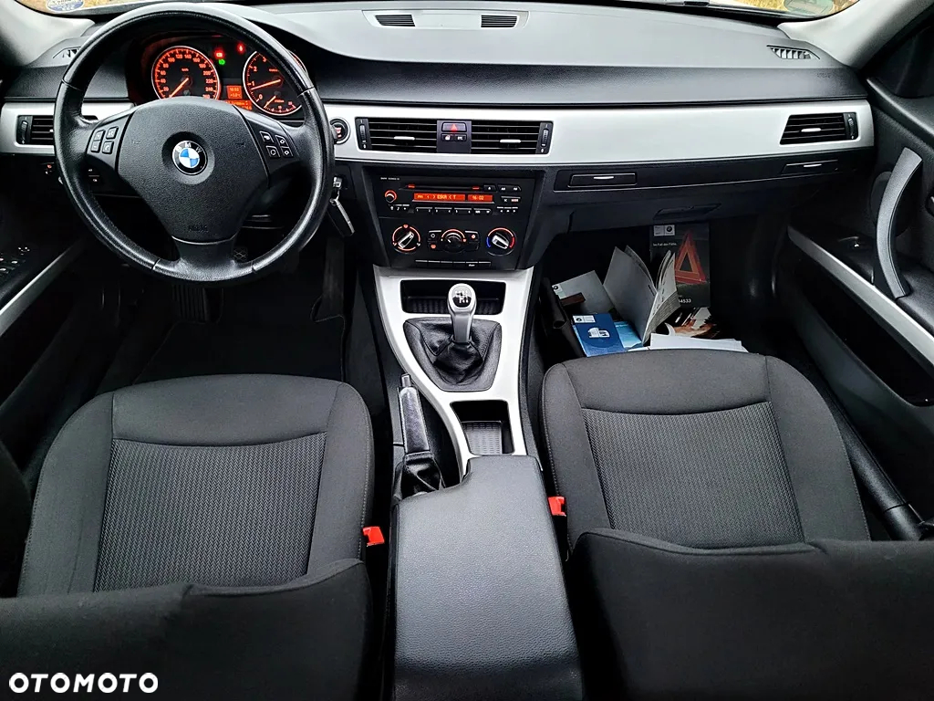 BMW Seria 3 320i - 25
