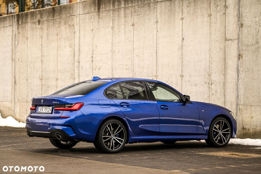 BMW Seria 3 330e M Sport - 17