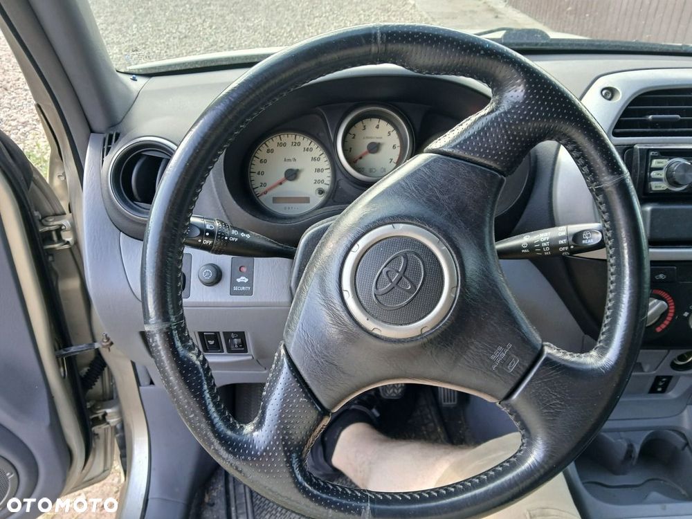Toyota RAV4 D-4D 4x4 - 13