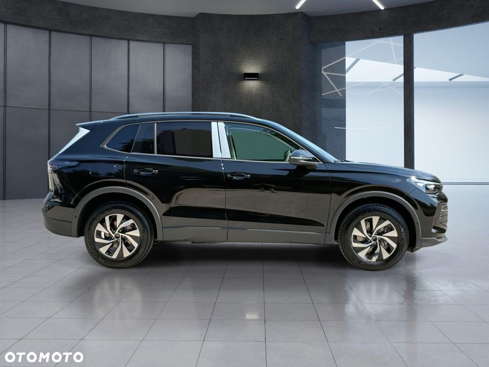Volkswagen Tiguan - 4