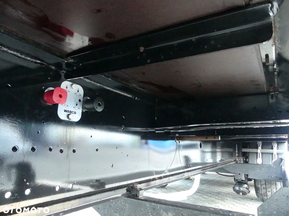 Kassbohrer MEGA / FIRANKA / OŚ PODNOSZONA / 3 SZTUKI / - 15