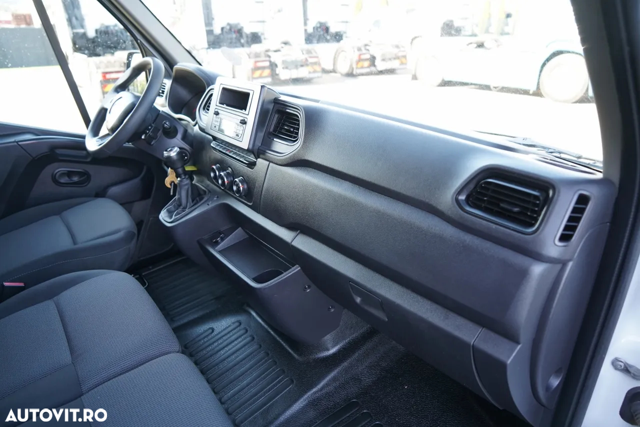 Renault MASTER / BLASZAK / PANEL / MANUAL / CARCASĂ DE REMORCARE / 2022 - 31