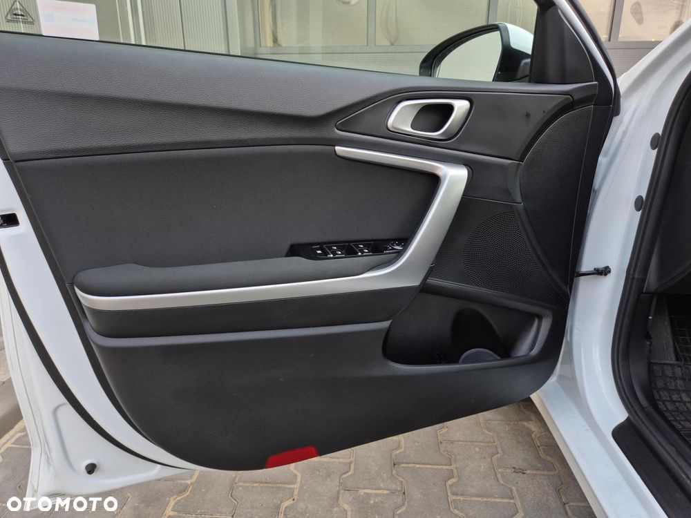 Kia Ceed - 11