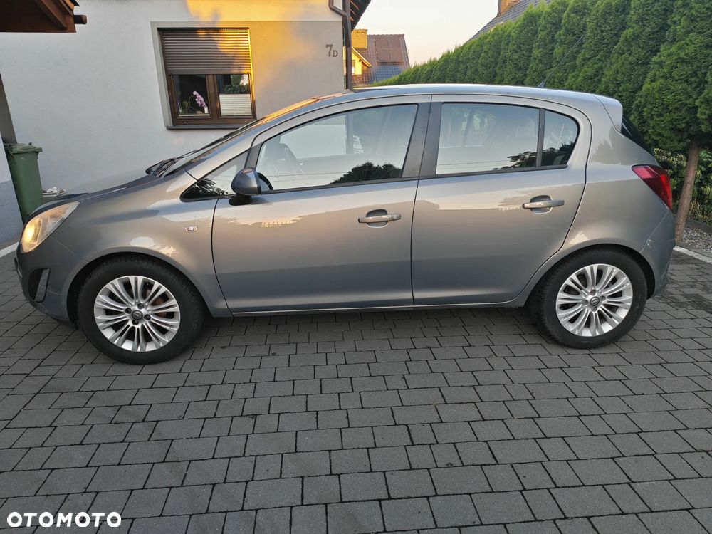 Opel Corsa 1.4 16V Cosmo - 8