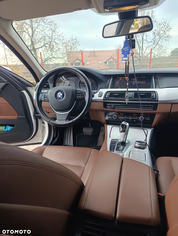 BMW Seria 5 520d Luxury Line - 12