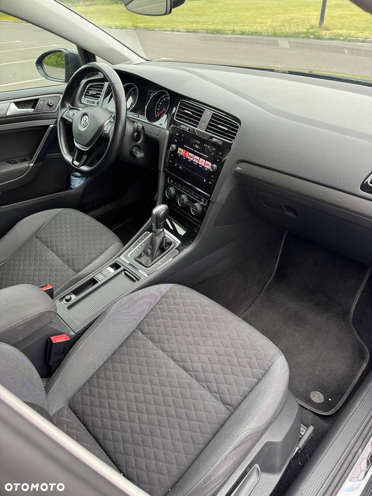Volkswagen Golf - 22