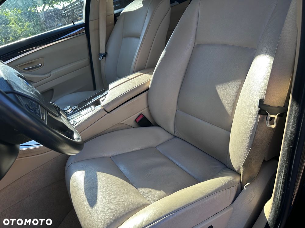 BMW Seria 5 528i xDrive - 7