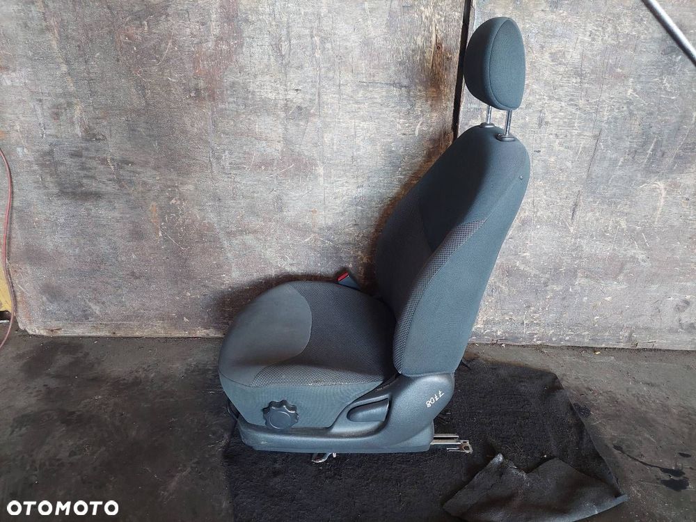 FOTEL LEWY PRZÓD TOYOTA YARIS I 5D - 4