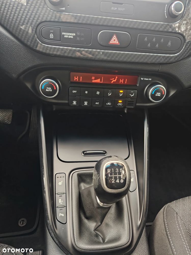 Kia Carens 1.7 CRDi Business Line 7os - 10