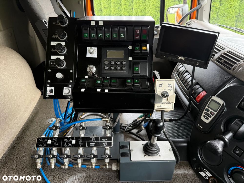 DAF CF 75.310 ZAMIATARKA KUPPER WEISSER S700 - 17