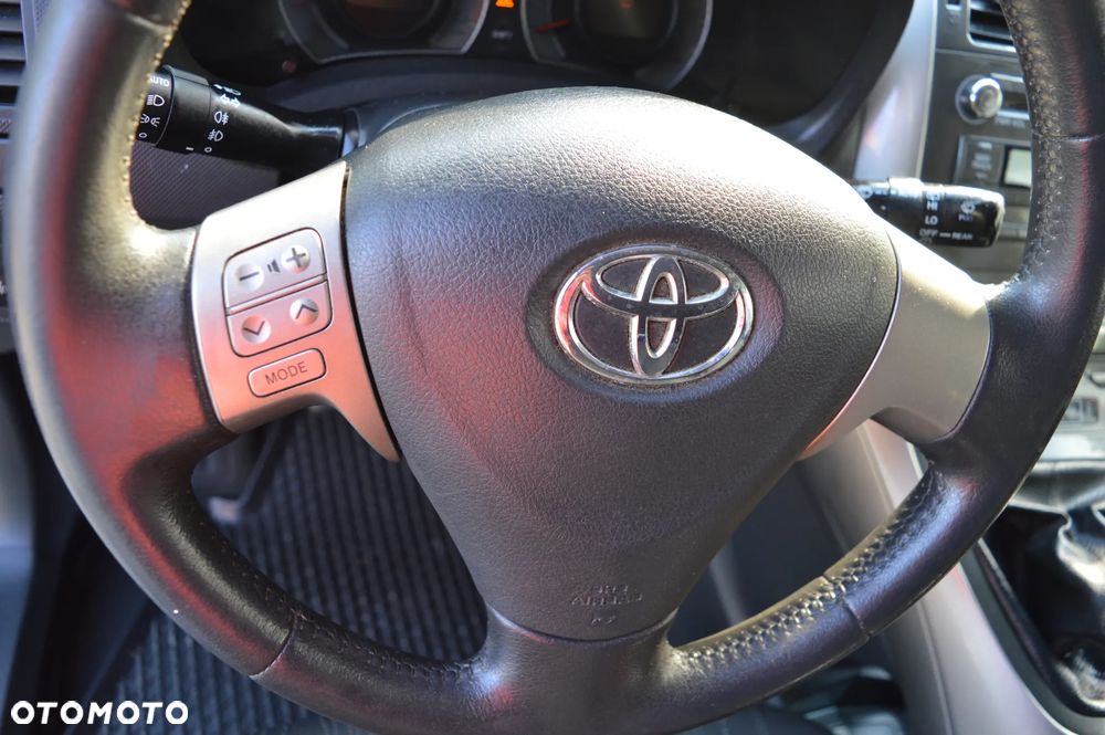 Toyota Auris 1.4 D-4D Premium - 17