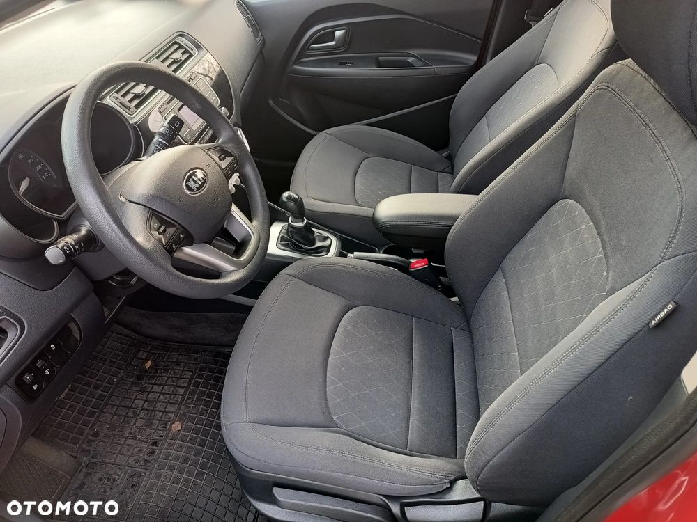 Kia Rio 1.4 L - 10