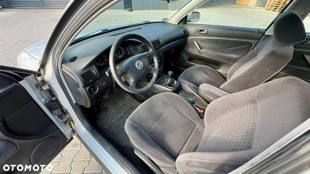 Volkswagen Passat 1.6 Comfortline - 6