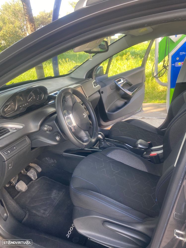 Peugeot 2008 1.2 PureTech Style - 6