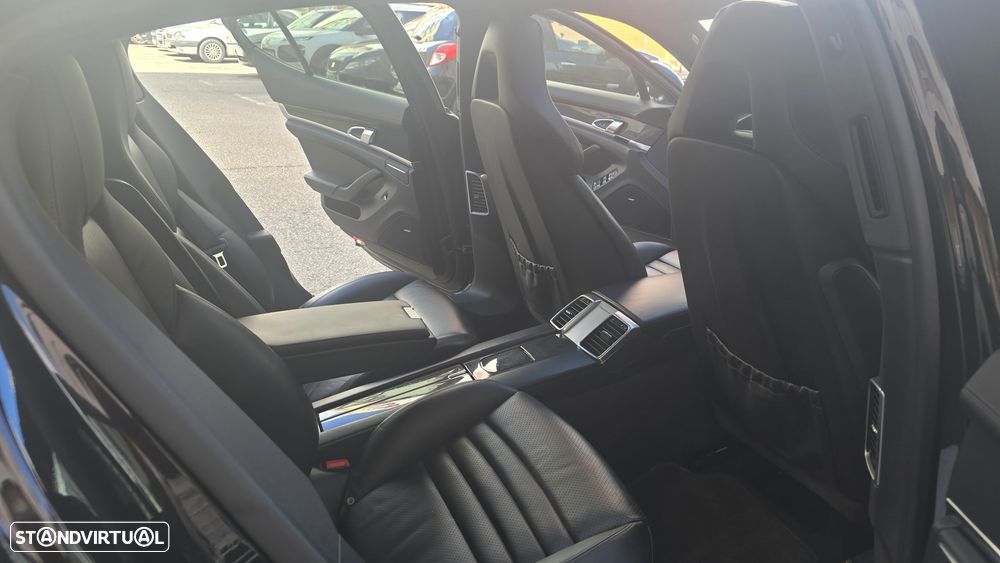 Porsche Panamera GTS PDK - 27