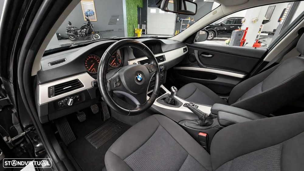 BMW 318 d Navigation - 25