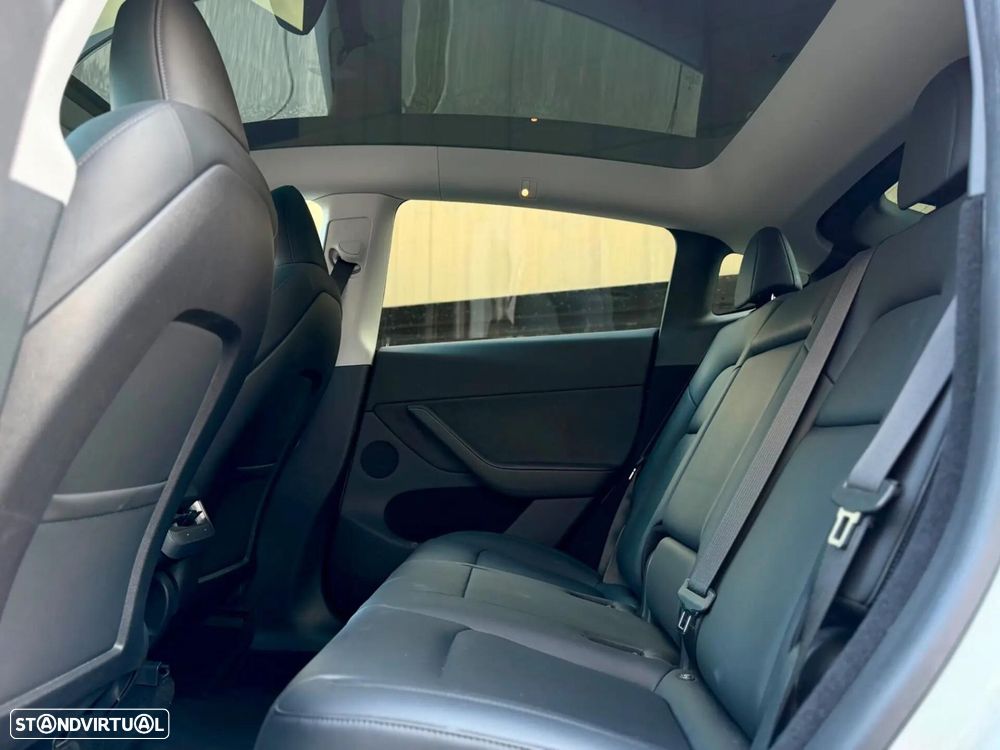 Tesla Model Y Long Range Dual Motor AWD - 11