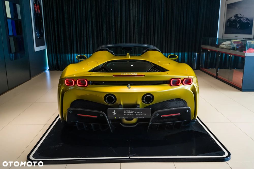 Ferrari SF90 Spider - 11