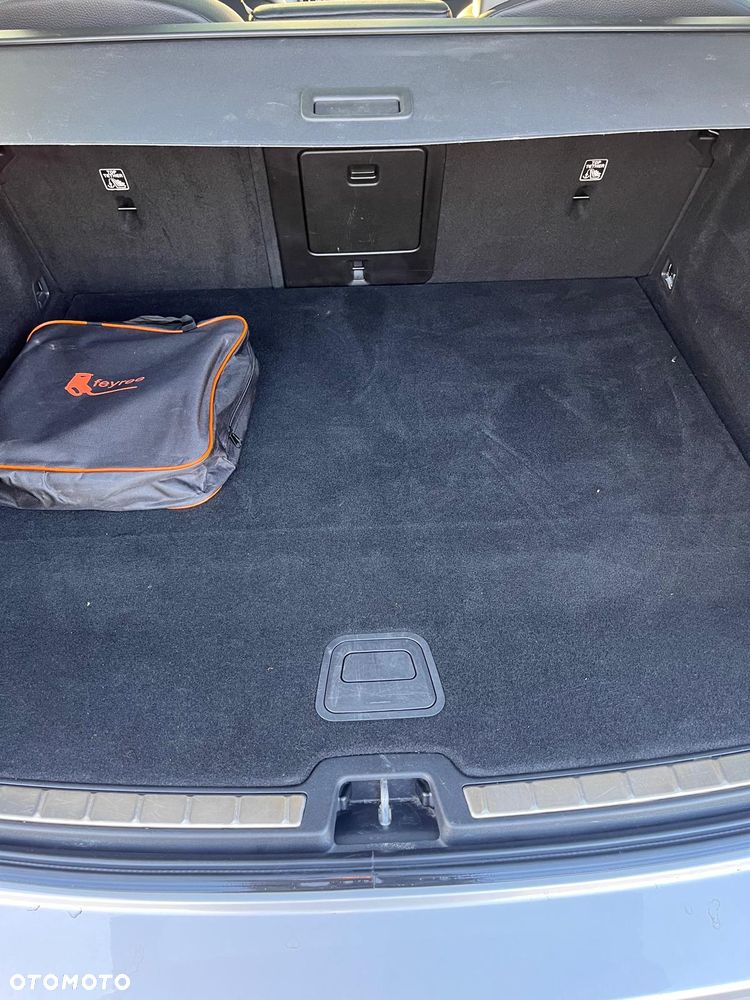 Volvo XC 60 T6 Plug-In Hybrid AWD Plus Black Edition - 9