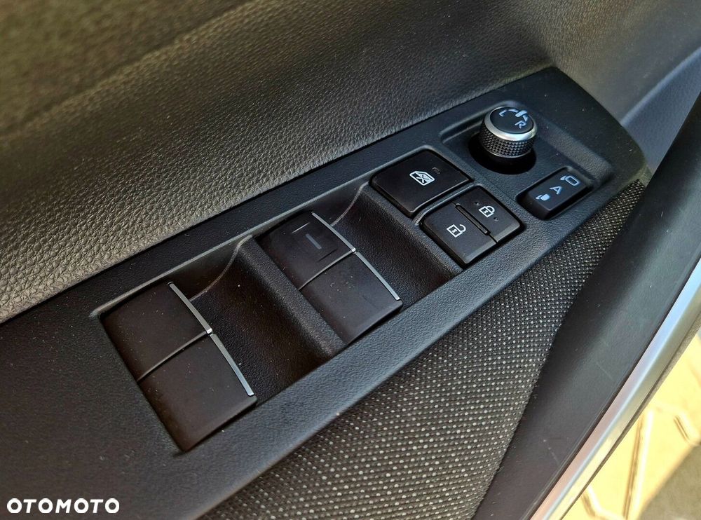 Toyota Corolla 1.8 Hybrid Style - 17