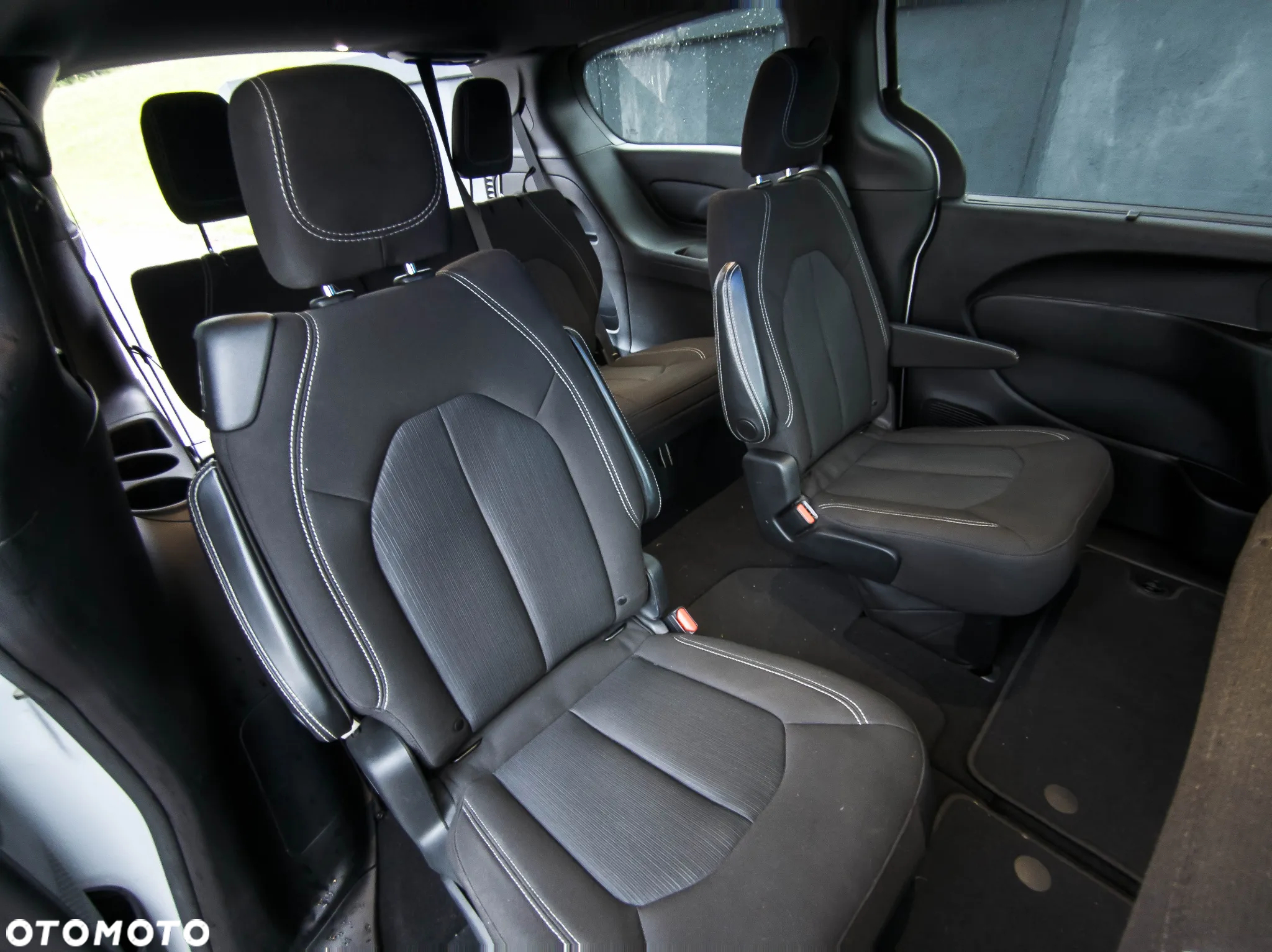 Chrysler Pacifica - 36