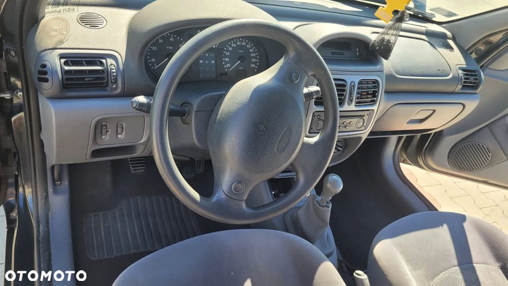 Renault Clio - 9