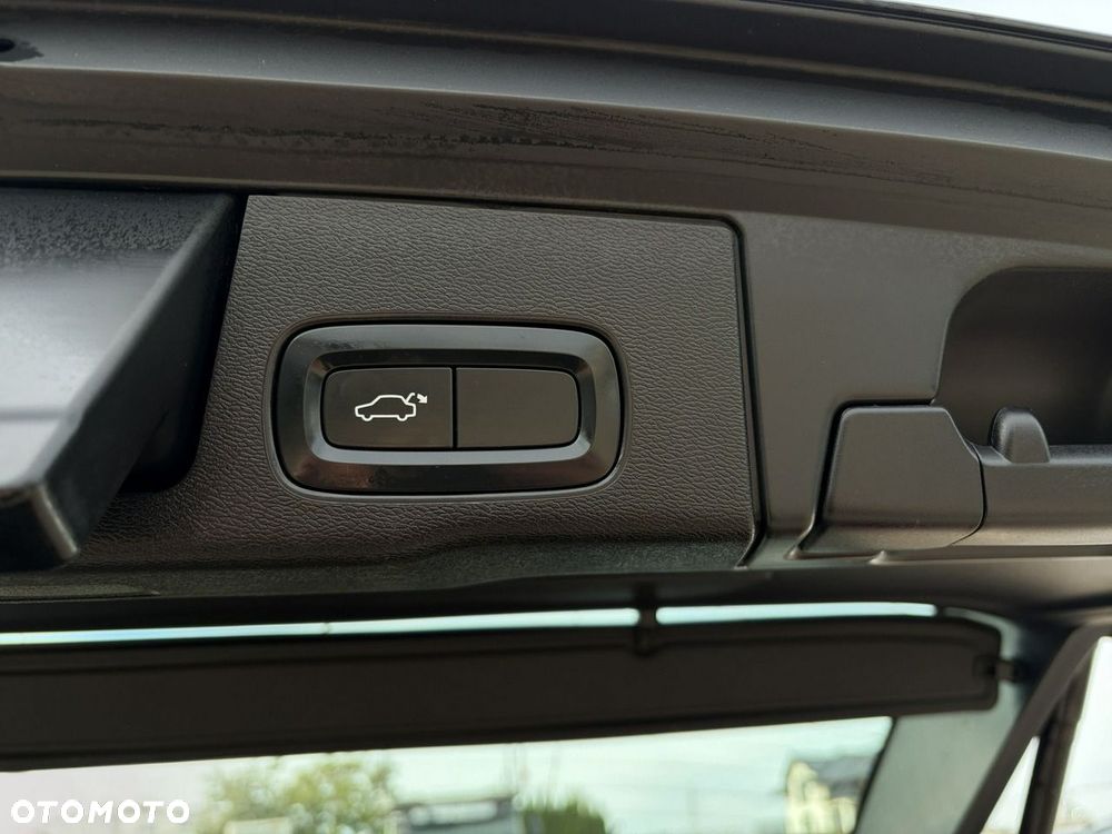 Volvo XC 60 T4 Momentum Pro - 29