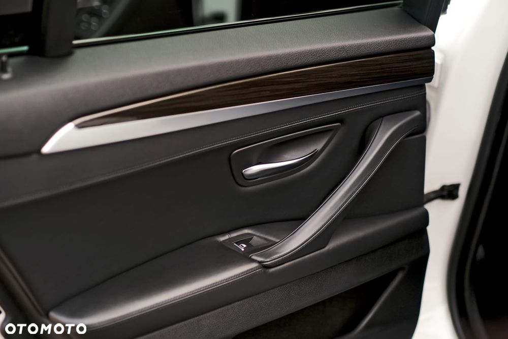 BMW Seria 5 535i xDrive Sport-Aut - 26