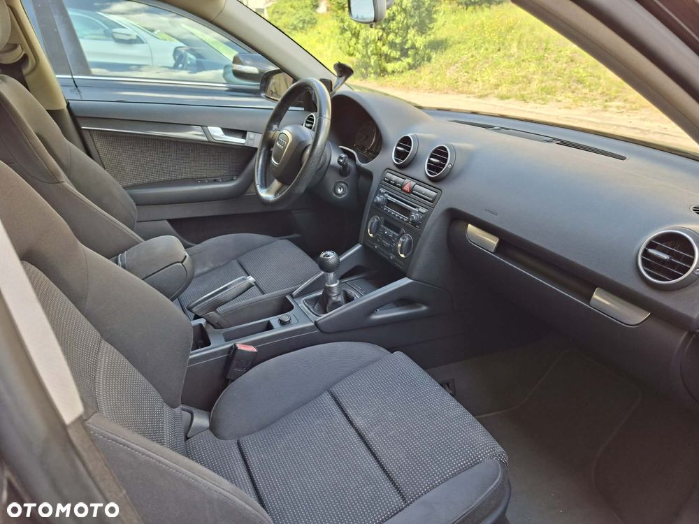 Audi A3 Sportback 2.0 TDI DPF Ambiente - 17
