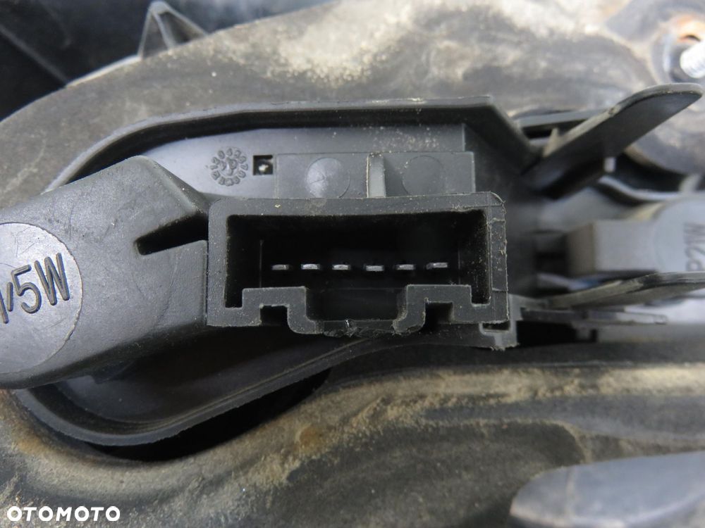LAMPA PRAWA TYLNA TOYOTA AVENSIS II Kombi (T25) - 6