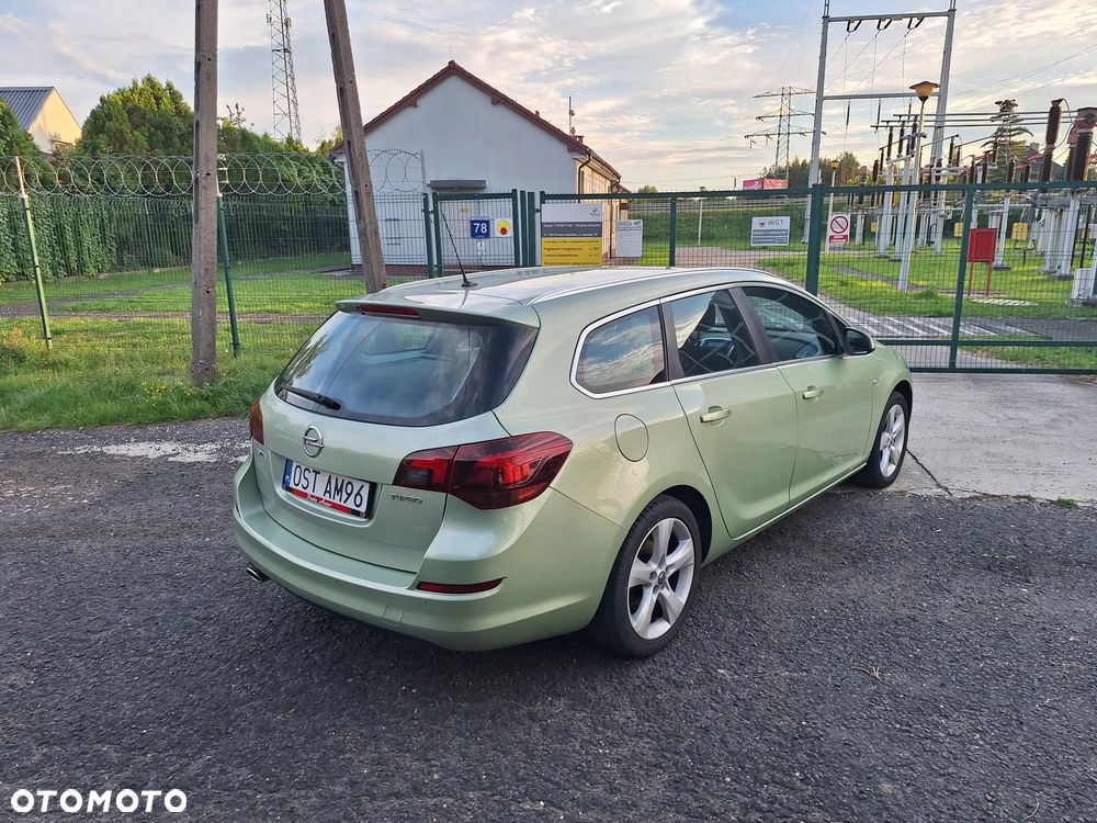 Opel Astra 1.4 T Cosmo - 4